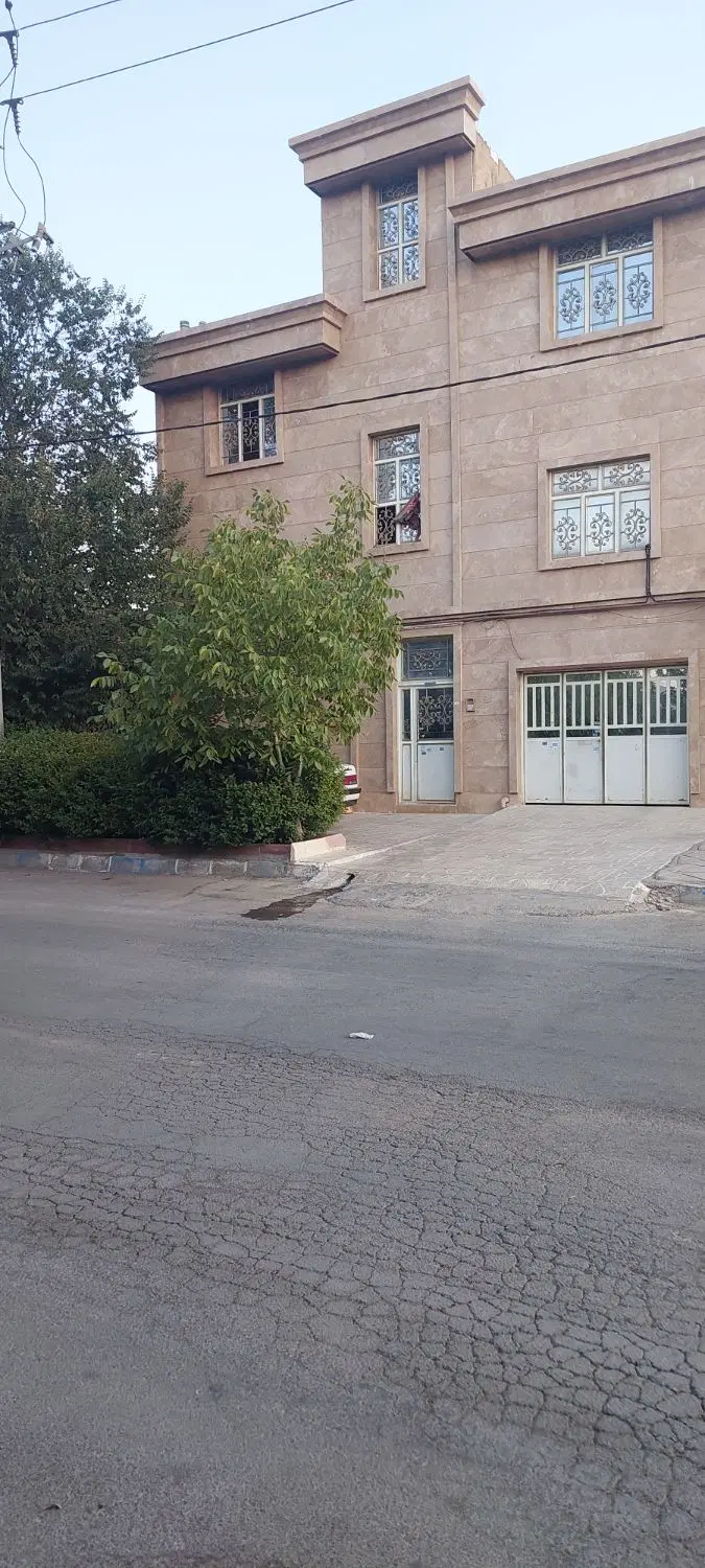 اجاره خانه 132متری طبقه دوم