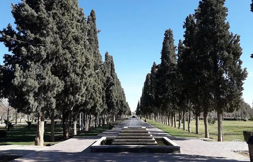 یک قطعه قبر قطعه 2 نزدیک سالن عروجیان قدیم