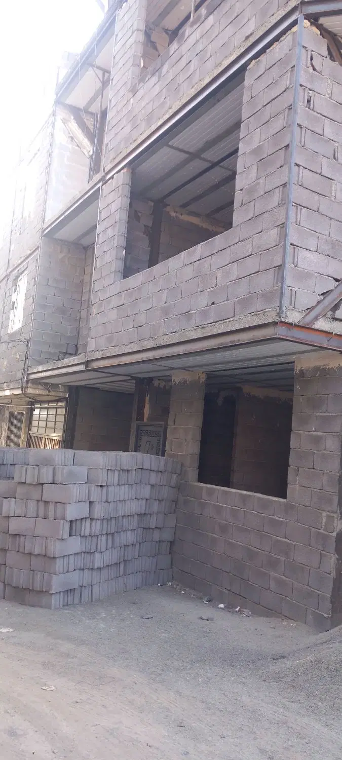 خانه ۱۳۵متری شهرک دوشان دونبش نیمه کاره پارکینگدار