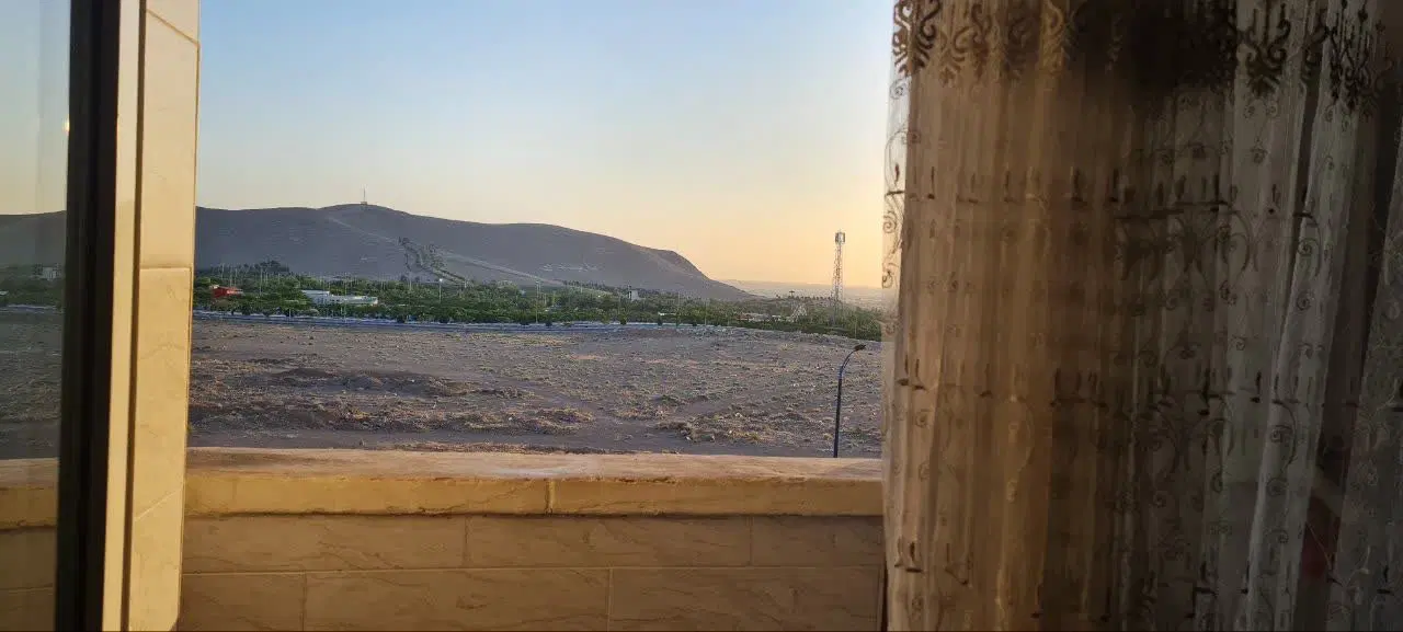 c8ربرو دریاچه بلوک رز