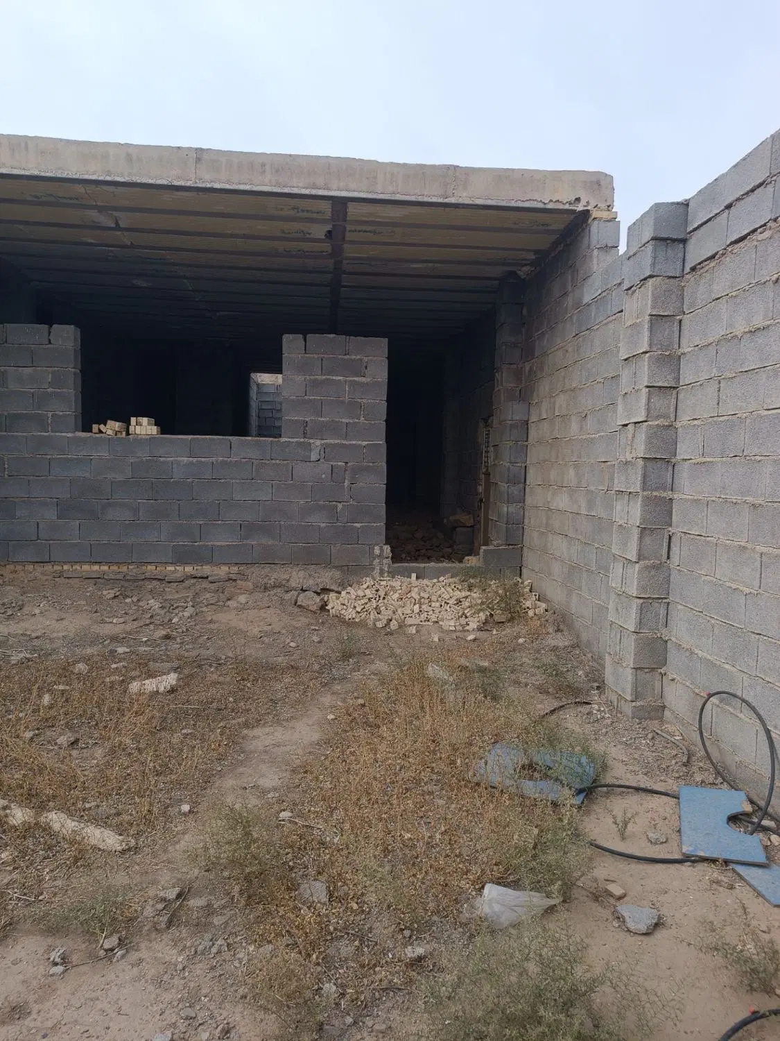 خانه نیمه کاره در روستای تخت اناری