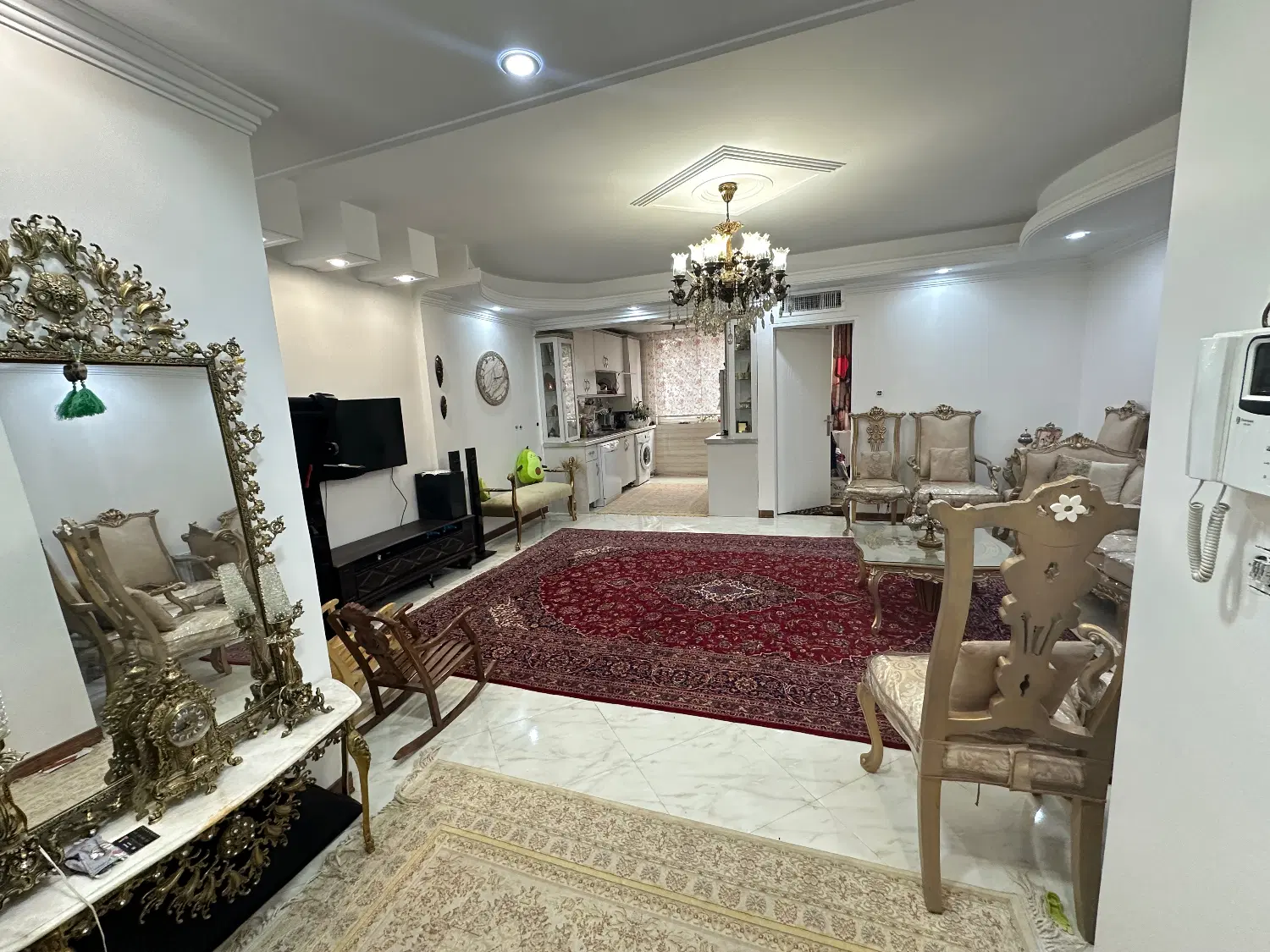 واحد فول و واقعا خاص با پارکینگ غیرمزاحم