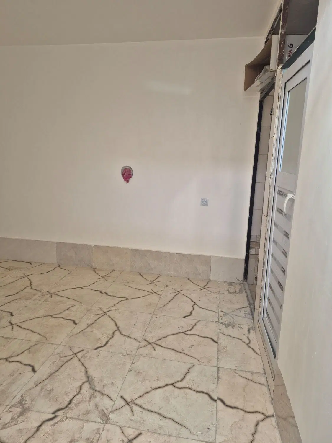 فروش واحد یه خوبه ودو خوابه جرسقان خ ساحلی