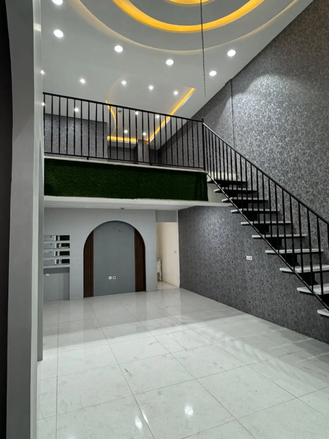 مغازه تجاری امیریه قلب بازار