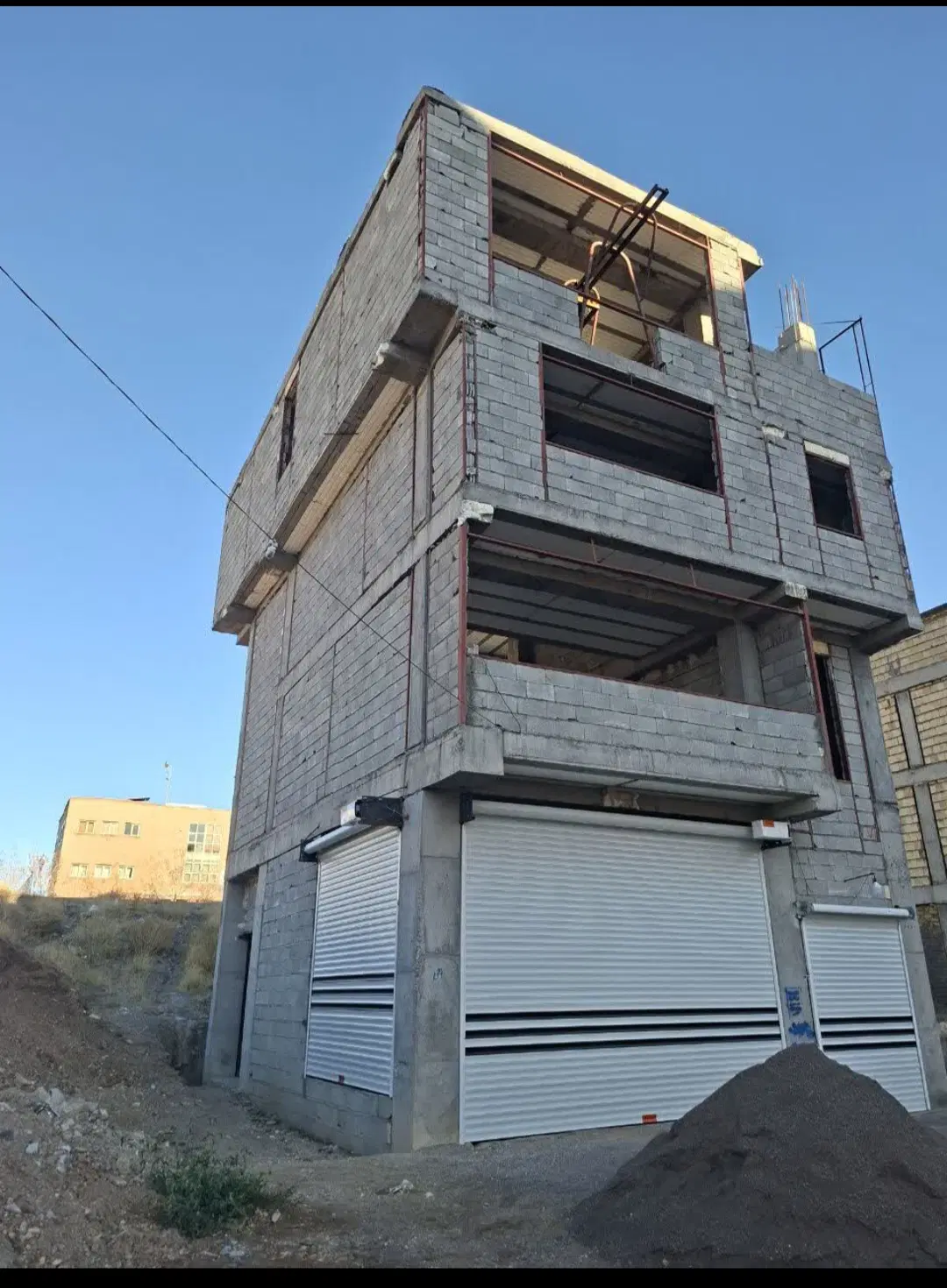 فروش ملک تجاری مسکونی نیمه کاره پونک بازارچه