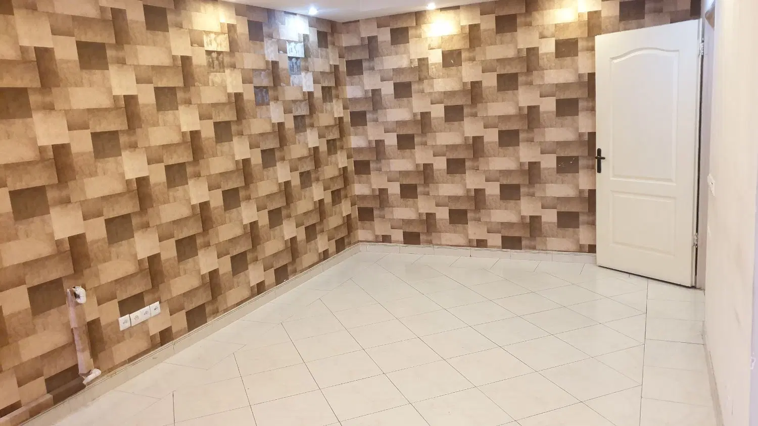 ۱۰۰ متر آپارتمان اداری تمیز در سه راه گوهردشت