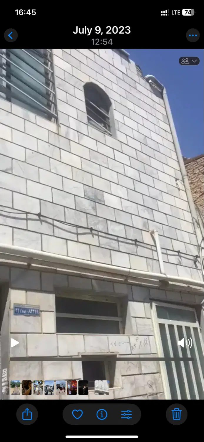 دو طبقه از یک خانه مستقل