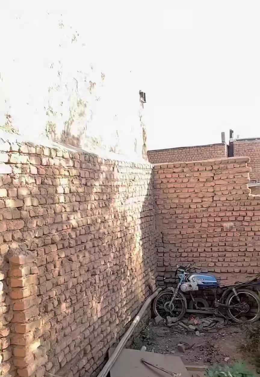 خانه با زمین ۲۴۰ متری در شهر ایوانکی