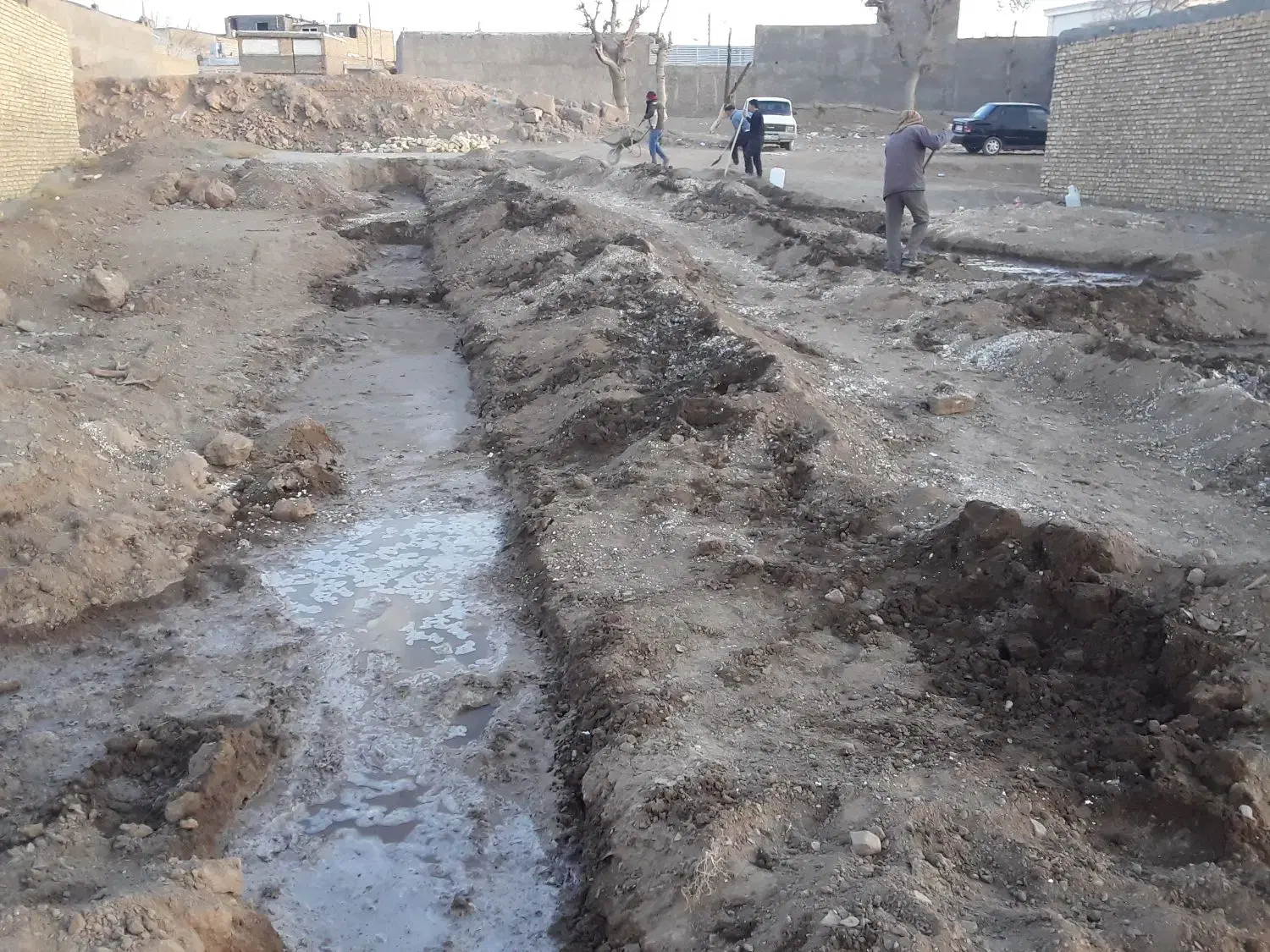 زمین حدود ۱۸۰ متر