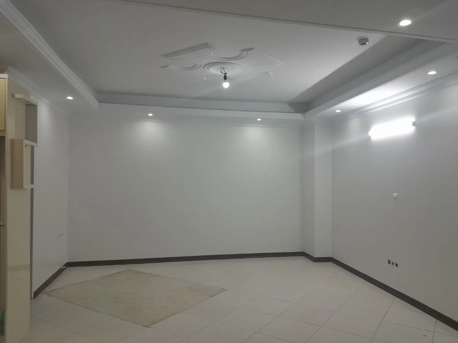 واحد ۷۰ متر ۲ خواب با پارکینگ و آسانسور