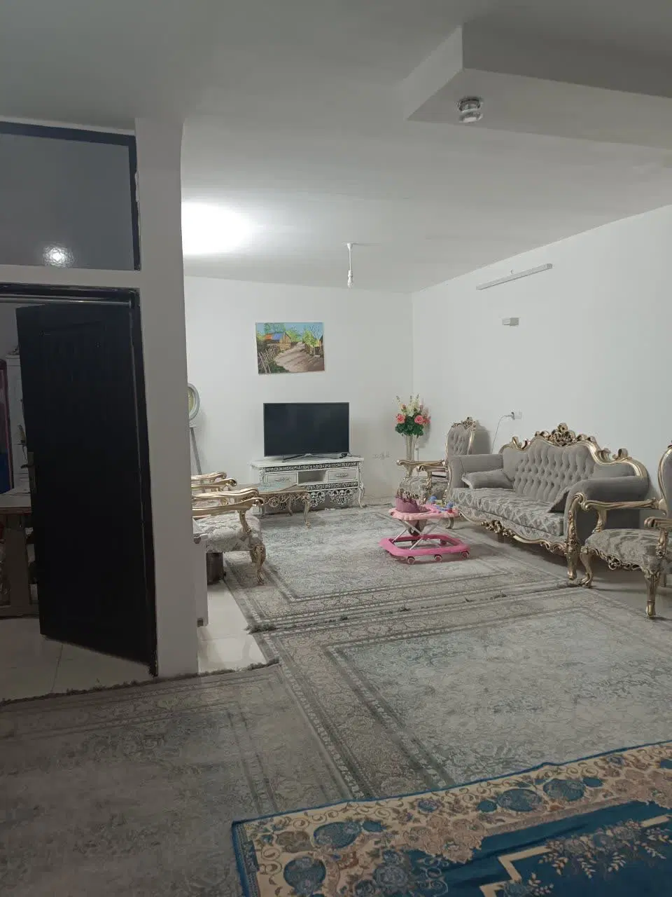 خانه ویلای آپارتمانی سه طبقه با مغازه تجاری
