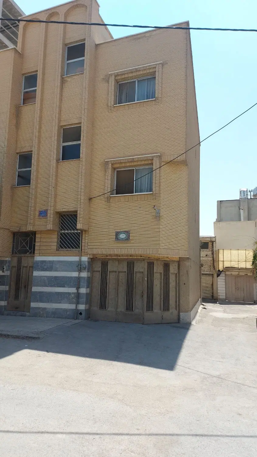 طبقه دوم آپارتمان