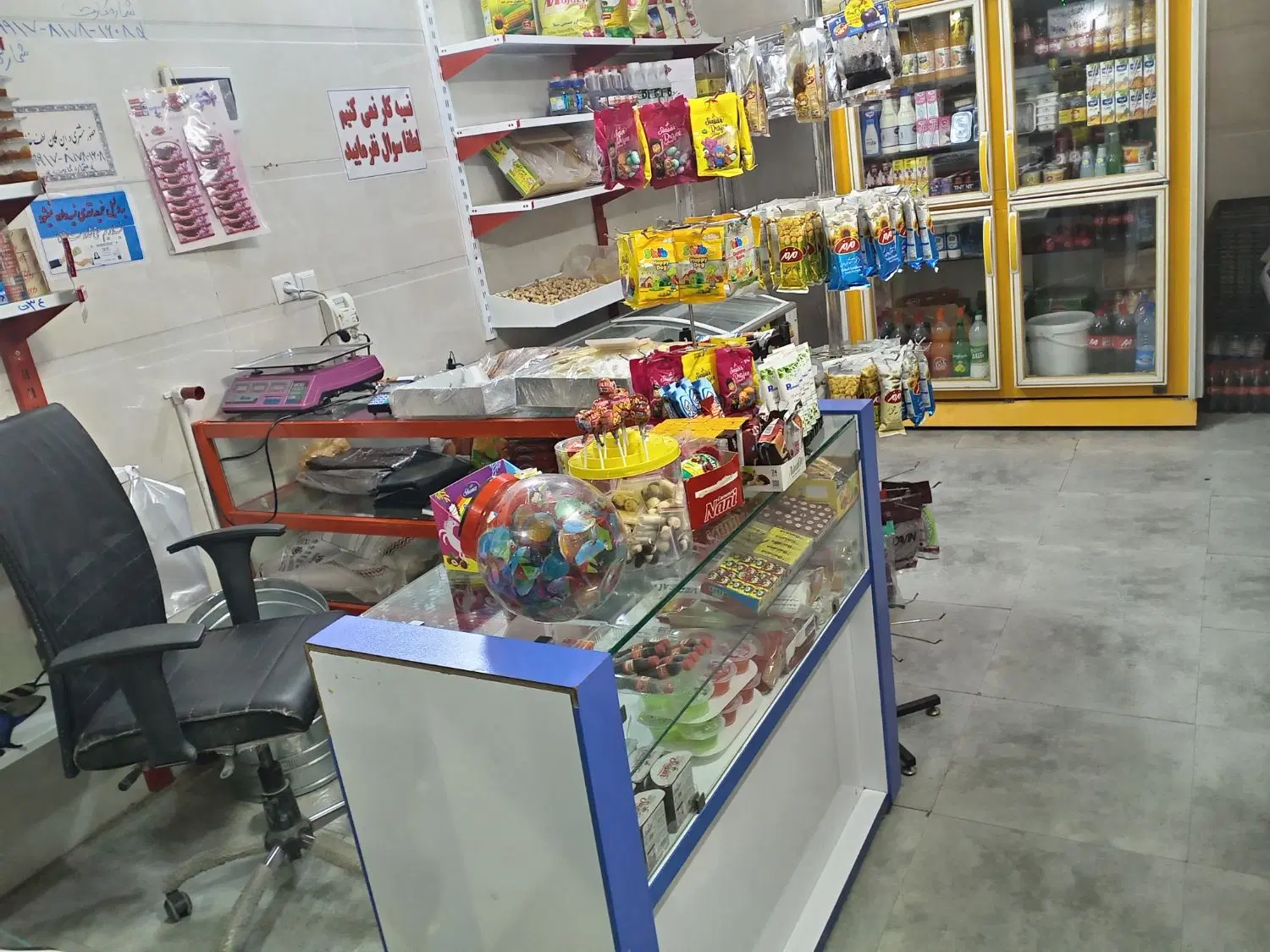 سوپری با تمام امکانات وسایل و فروشی خوب