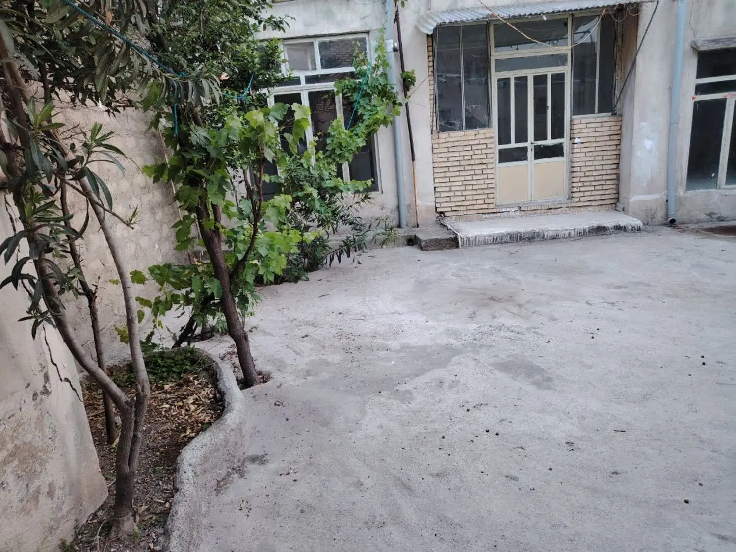 فروش خانه ویلای در وسط شهر فاصله با بازار تیموپور