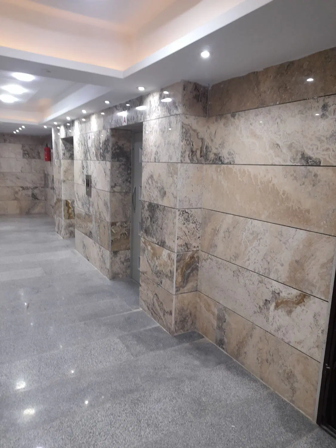 ۸۷متر ۲خواب طبقه ۱۳ شمال غربی.