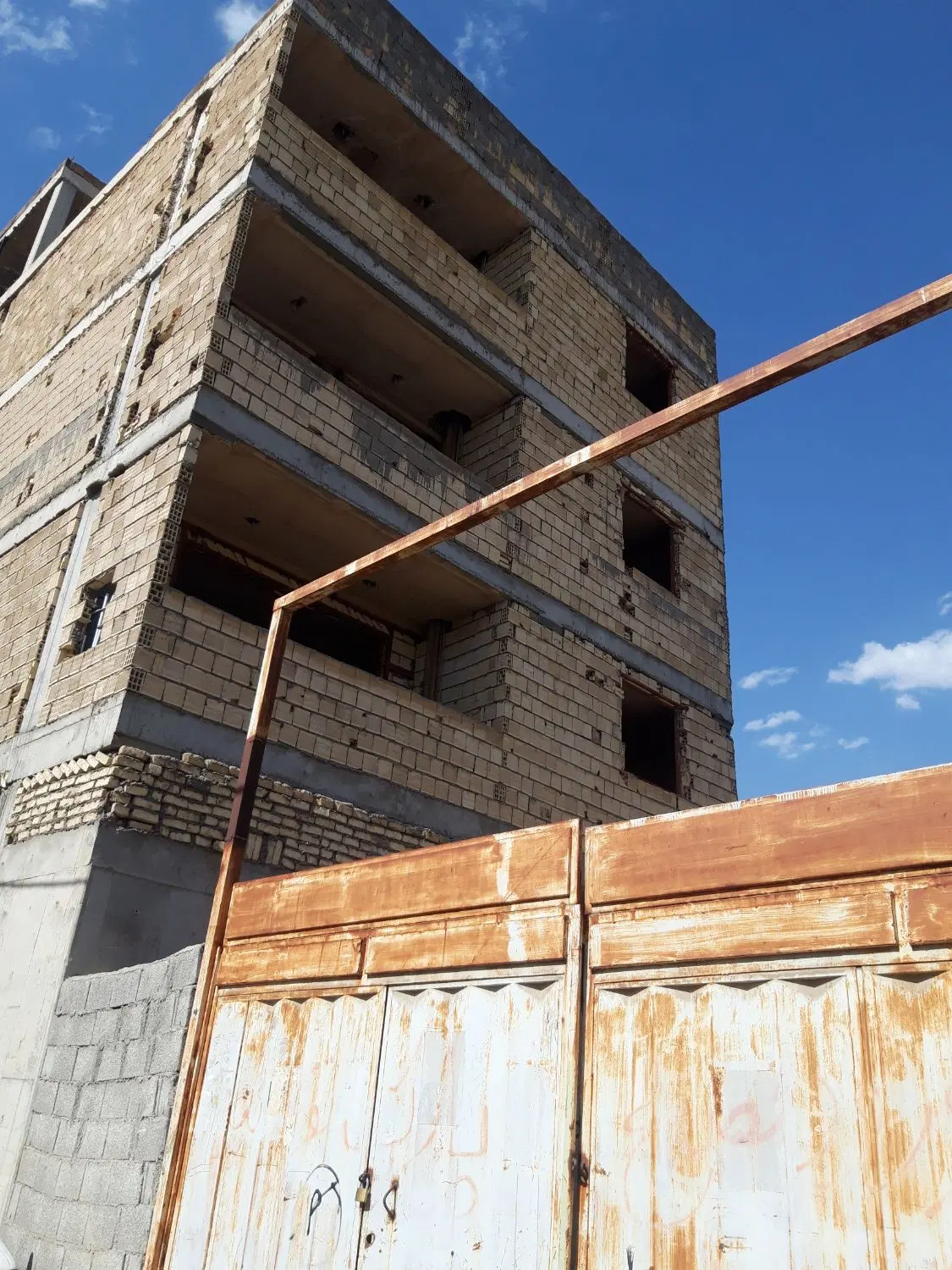 ملک سفت کاری شده تجاری پسکونی
