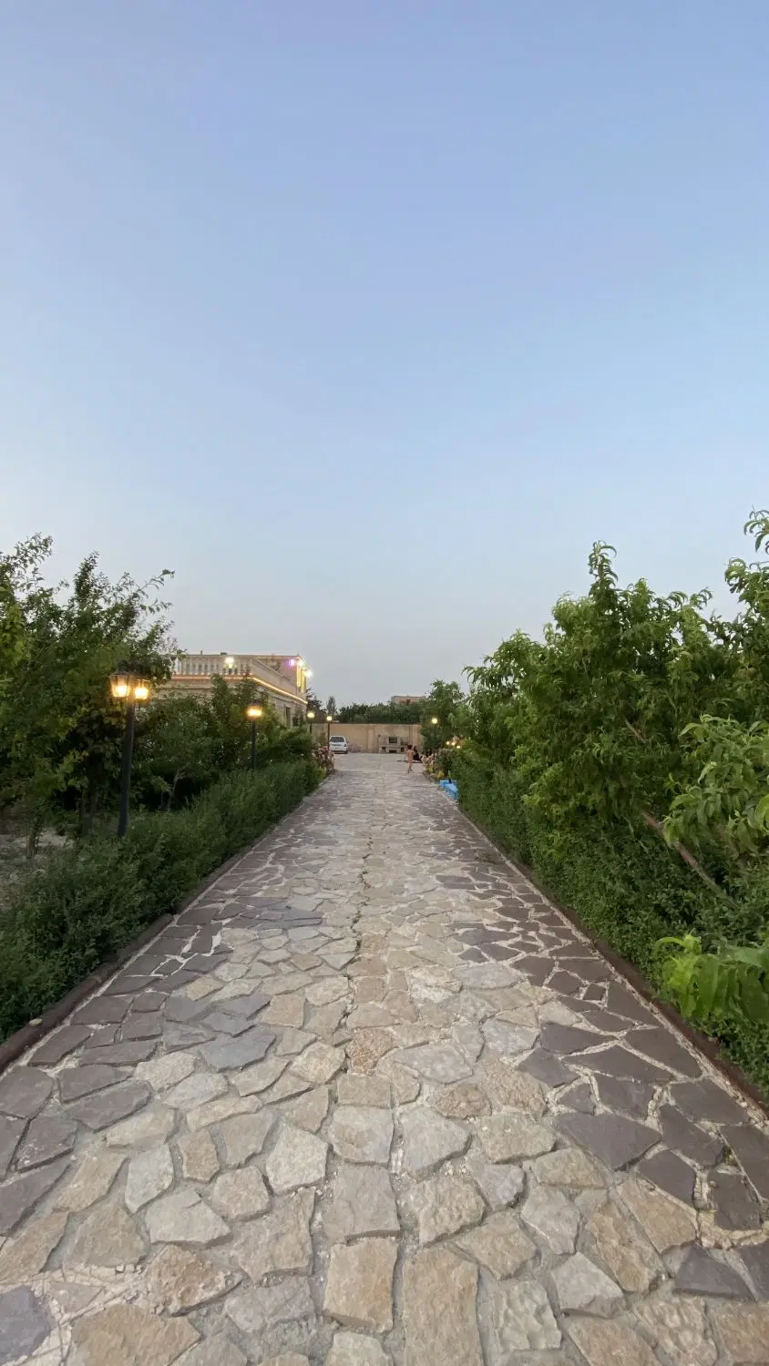 عمارت مادرفول آپشن بااستخرسرپوشیده وسندتک برگ ملکی