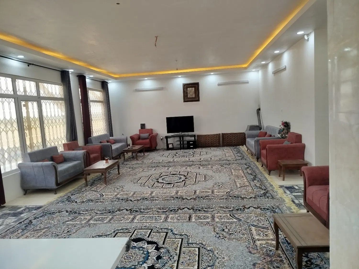 زمین کشاورزی و خانه باغ
