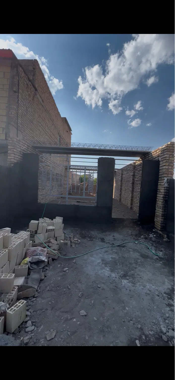 خانه نیمه ساز
