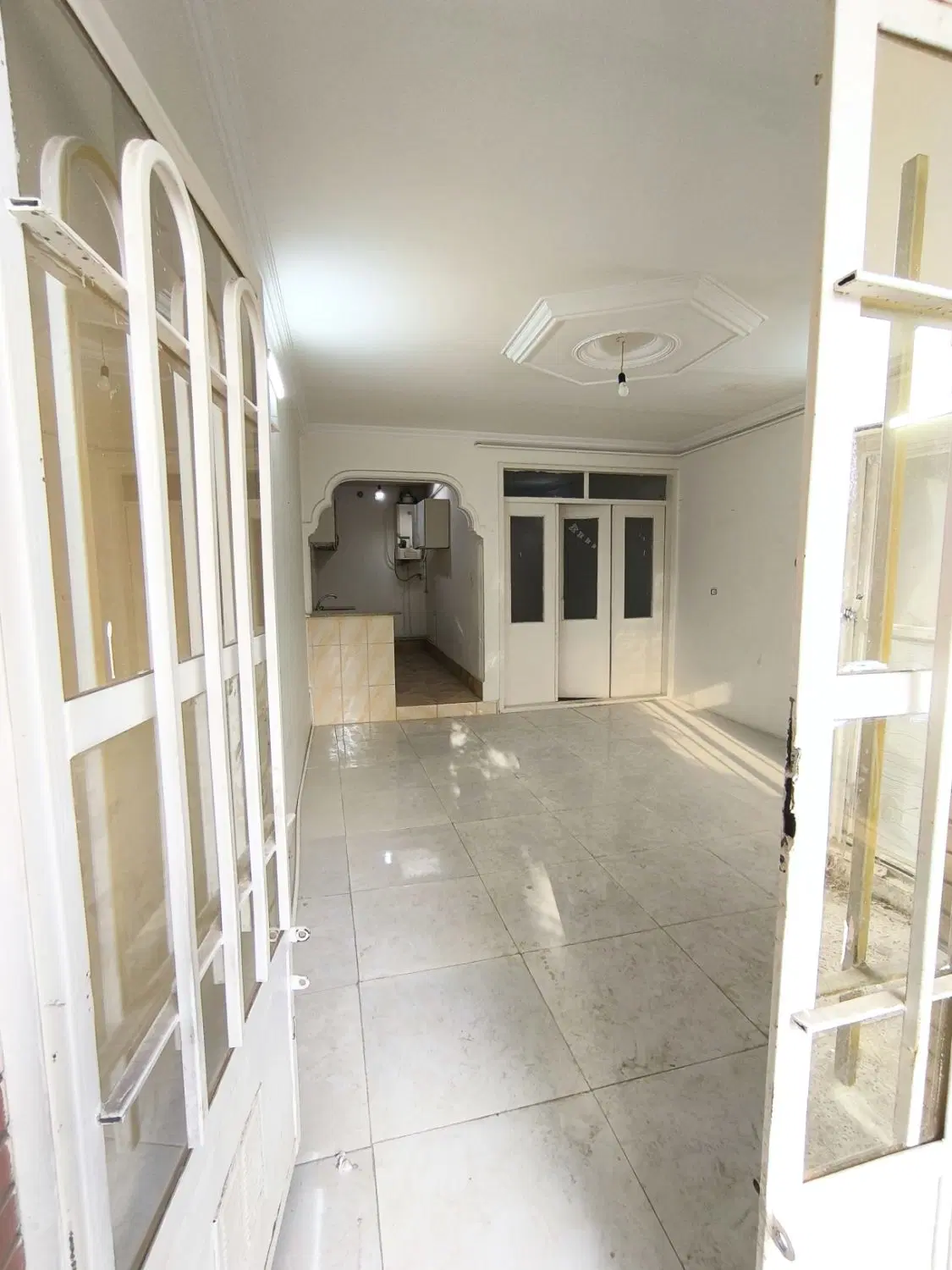 خانه مسکونی 65متری واقع درتوس100 خیابان جنگی۱۶