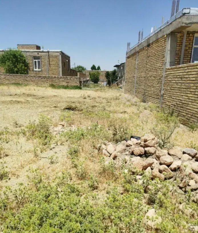 یک قطعه زمین ۱۶۵ متری