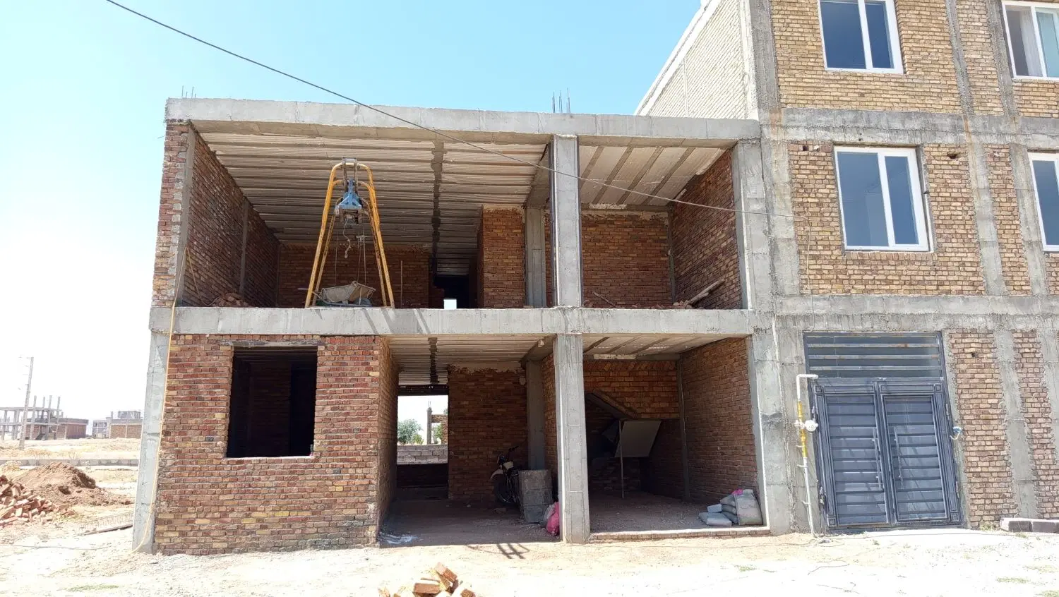 خانه نیمه کاره