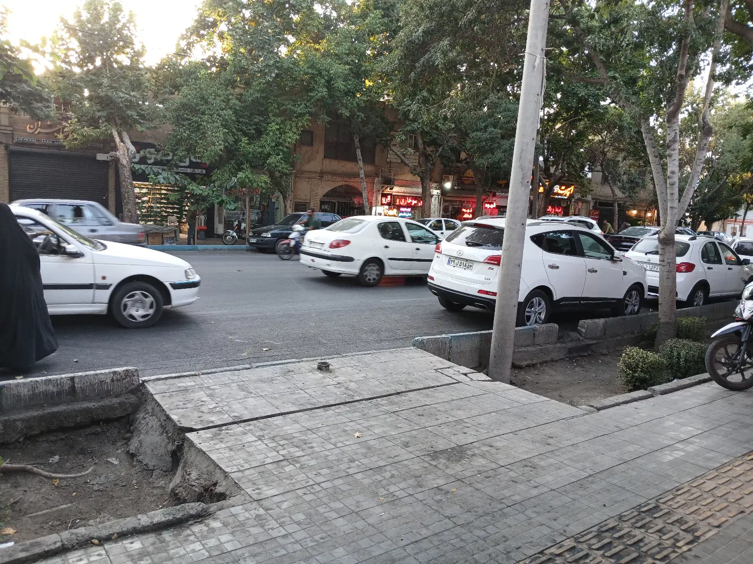 مغازه ۲۵م شیک پاخوردار مغزشهر برخیابان مرکزشهر