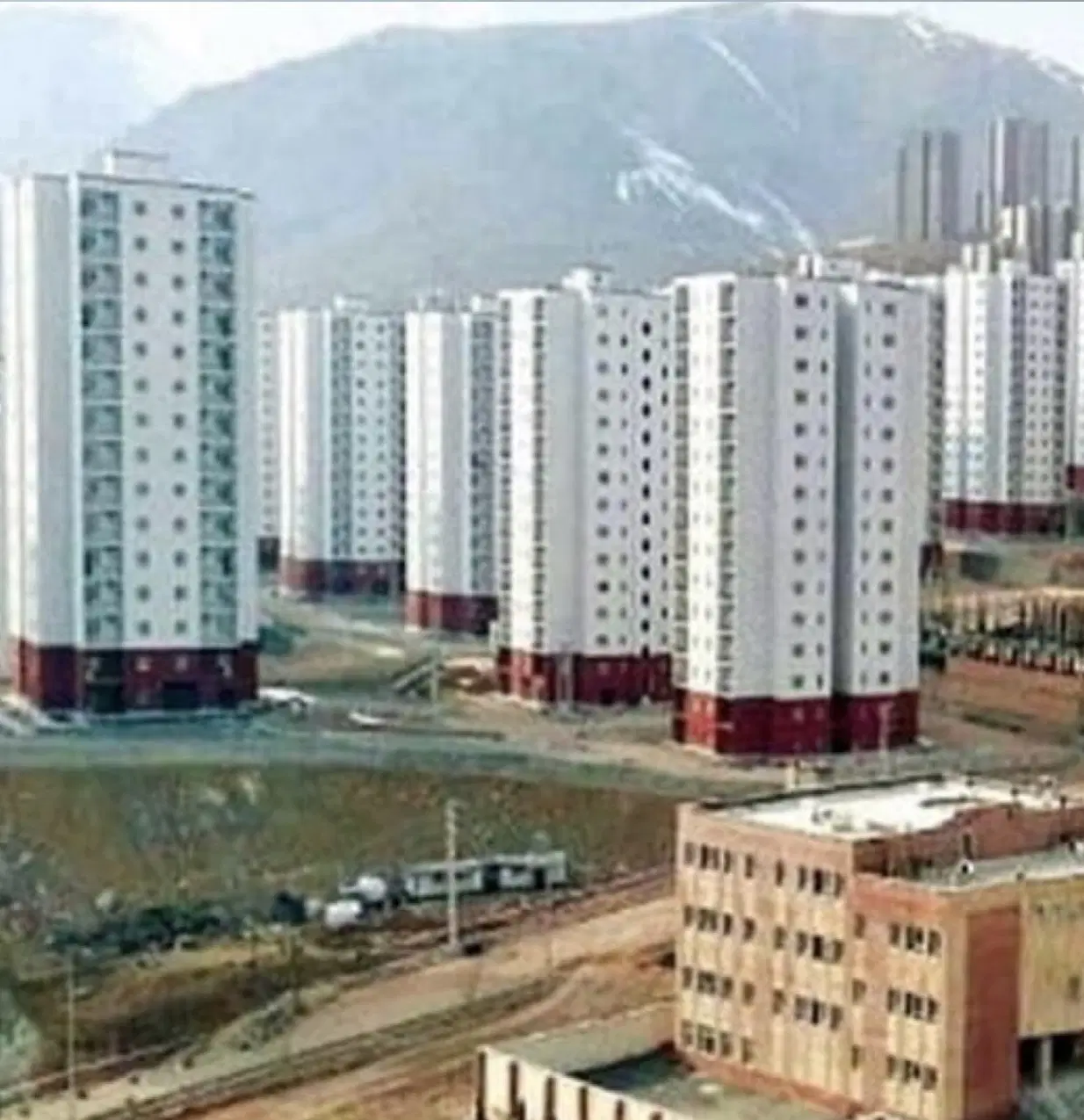 102 متر _ منزل ویلایی _ پارکینگ دار _ در جمکران