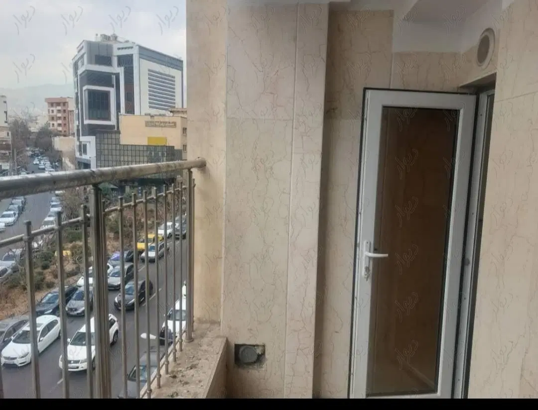 ۸۲مترسنداداری برخیابان شیخ بهایی تابلوخور ۲پارکینگ