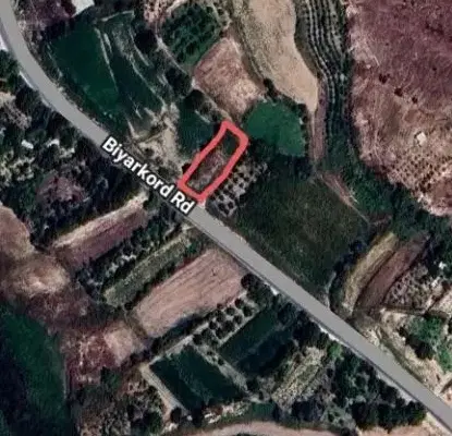 زمین کشاورزی حاشیه جاده بیار