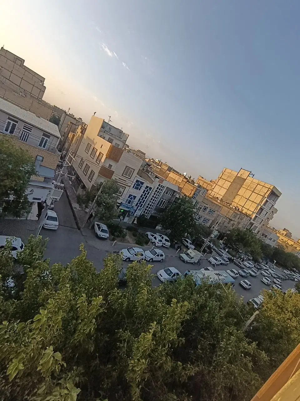 خانه در خیابان اصلی نظام دوست