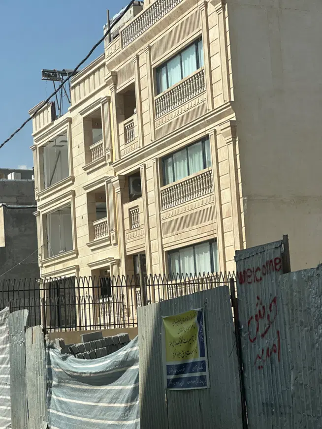 یک خواب ۹۰ متری و دو خواب ۱۲۵ متری نوساز تک بلوک