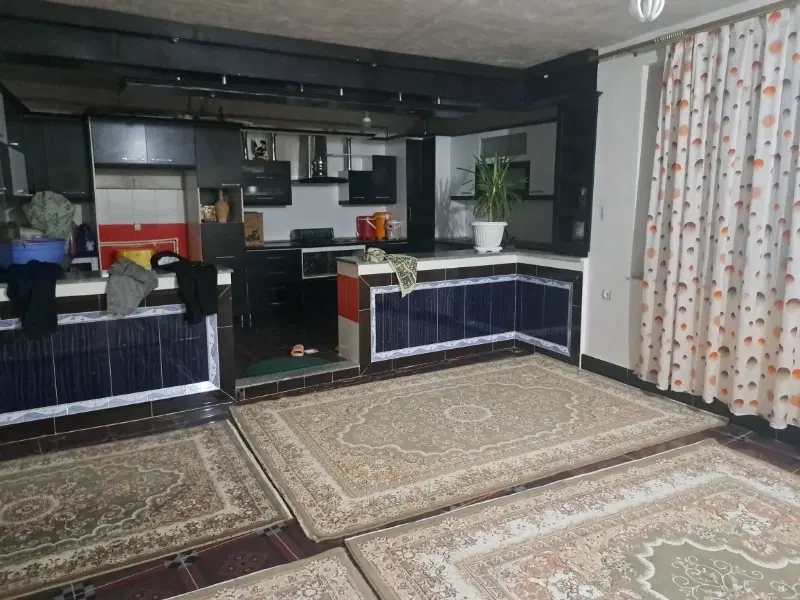 همخونه.  همخانه