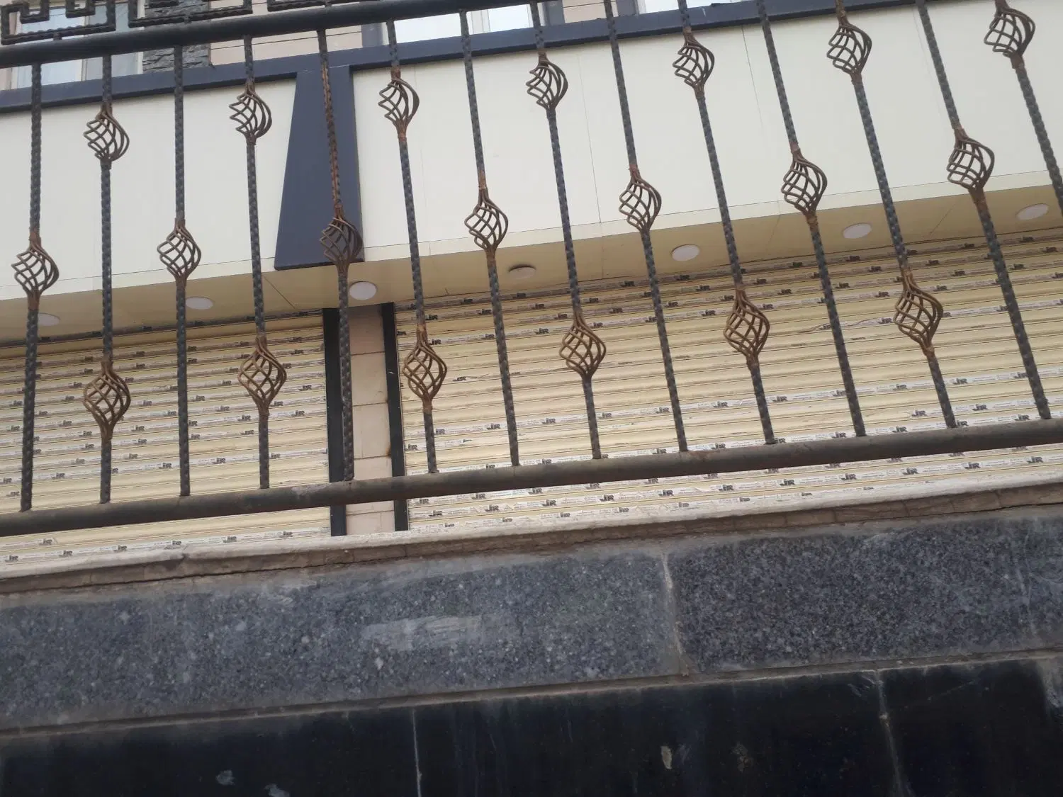 مغازه تجاری
