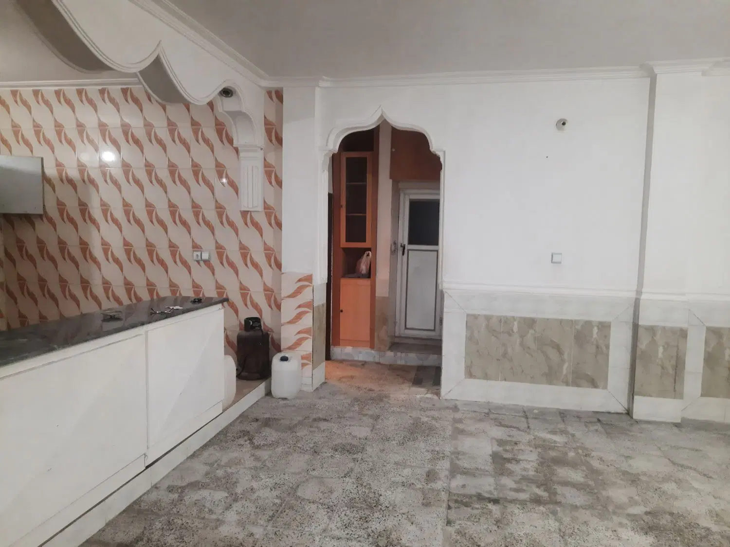 آپارتمان همکف حیاط دار