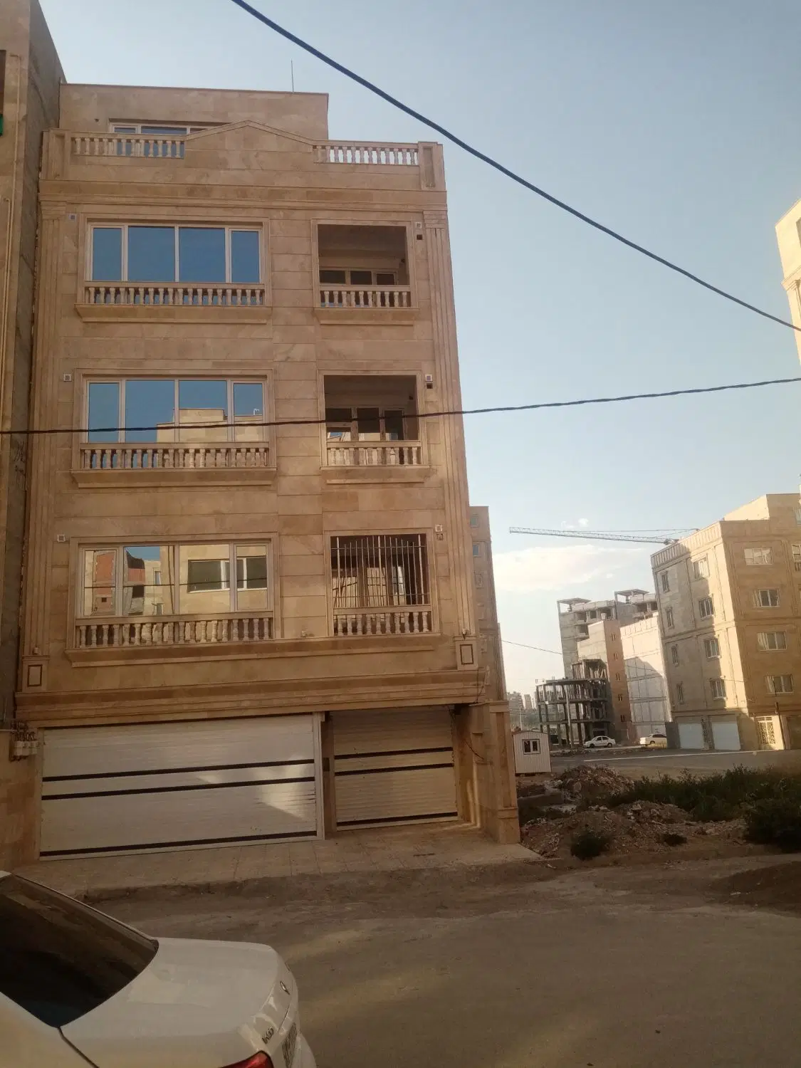فروش سه طبقه با بهارخواب