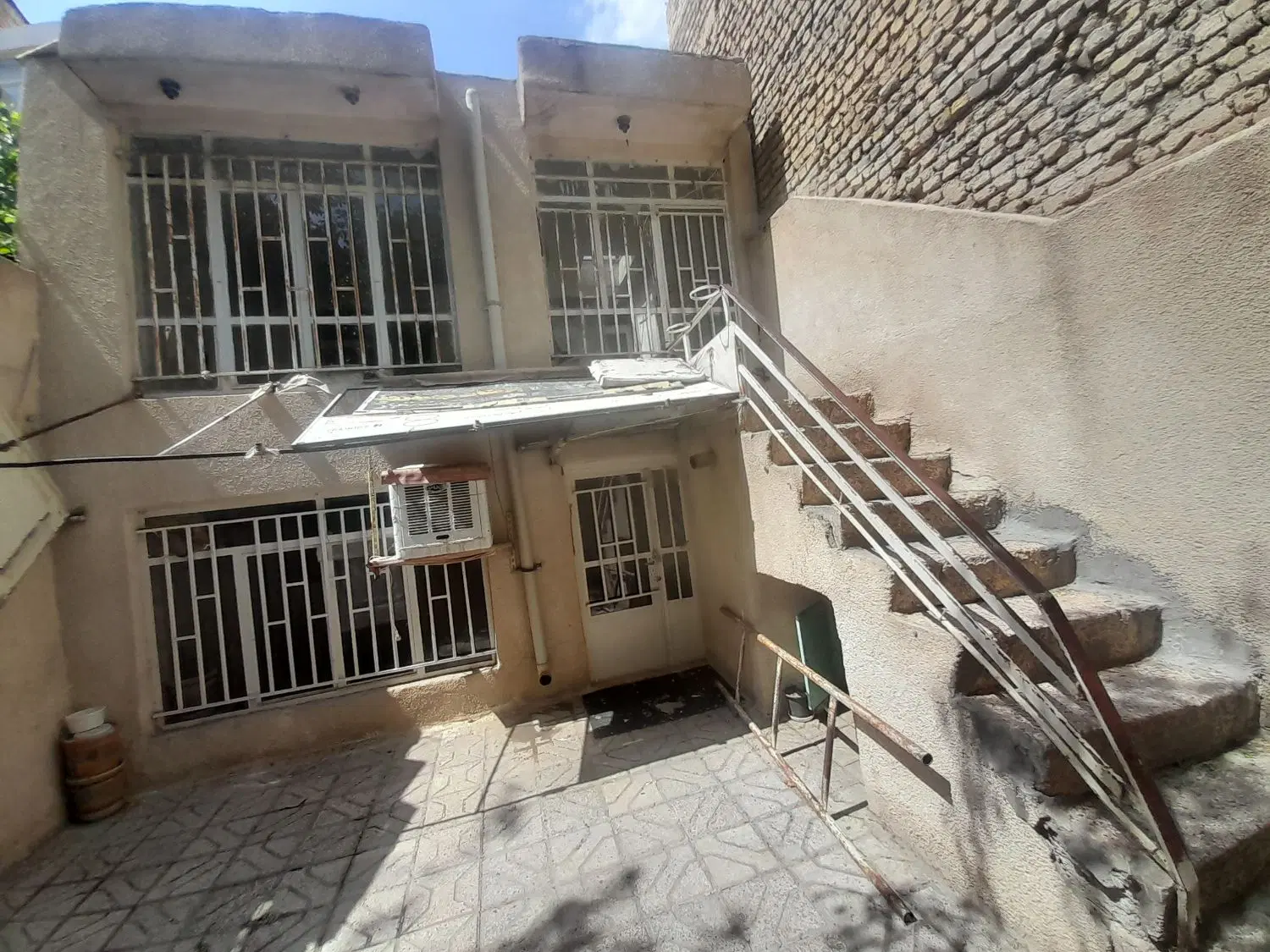 ویلایی دربست دوطبقه۶۵متری