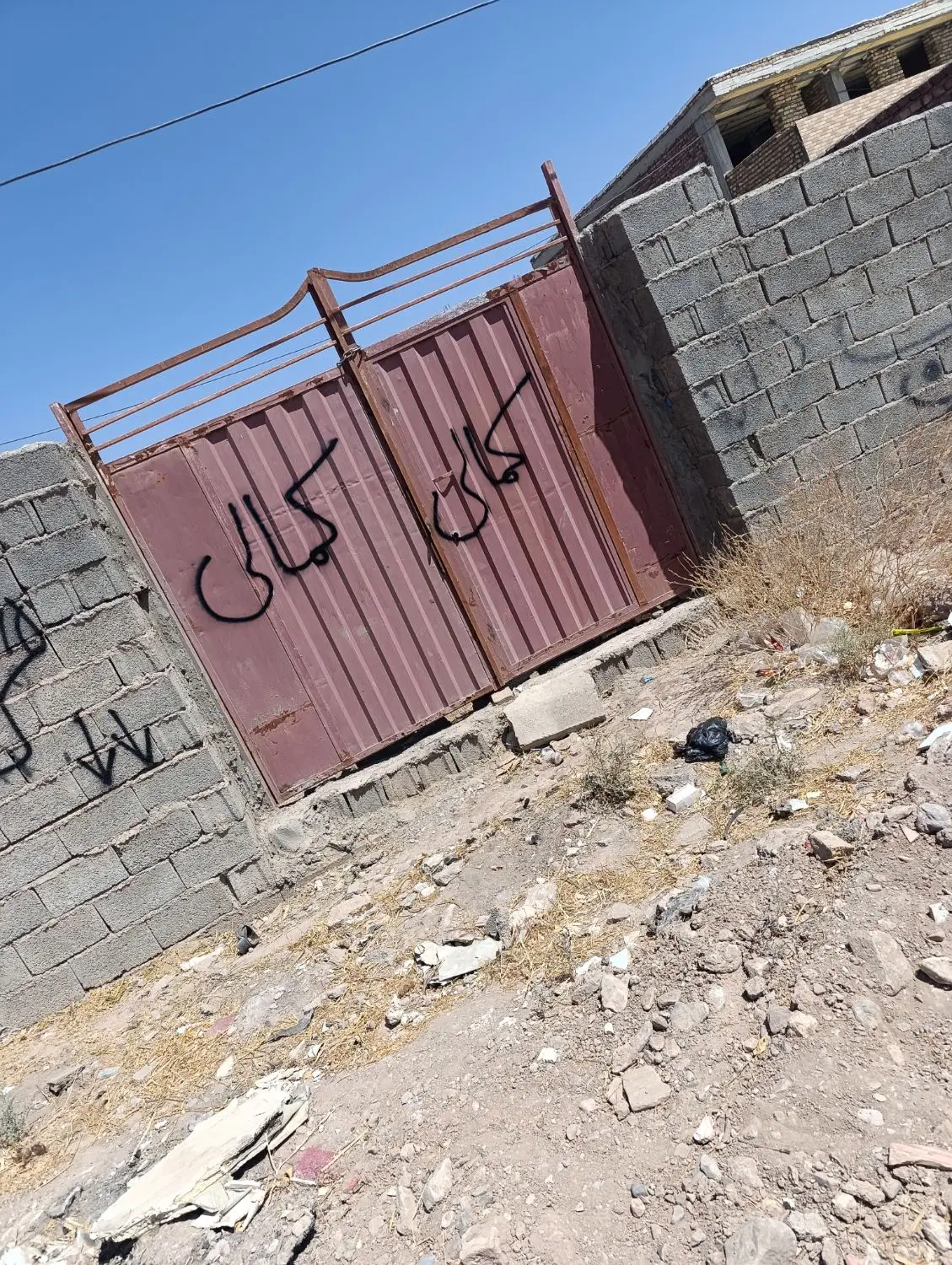 زمین حسین اباد خان شفته شده