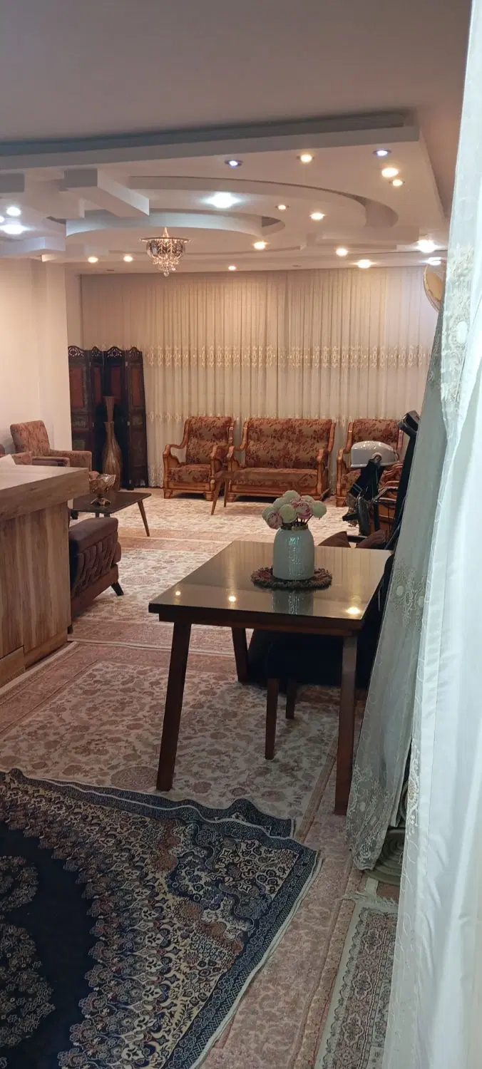 پنت هوس  نور گیر با چشم‌انداز زیبا