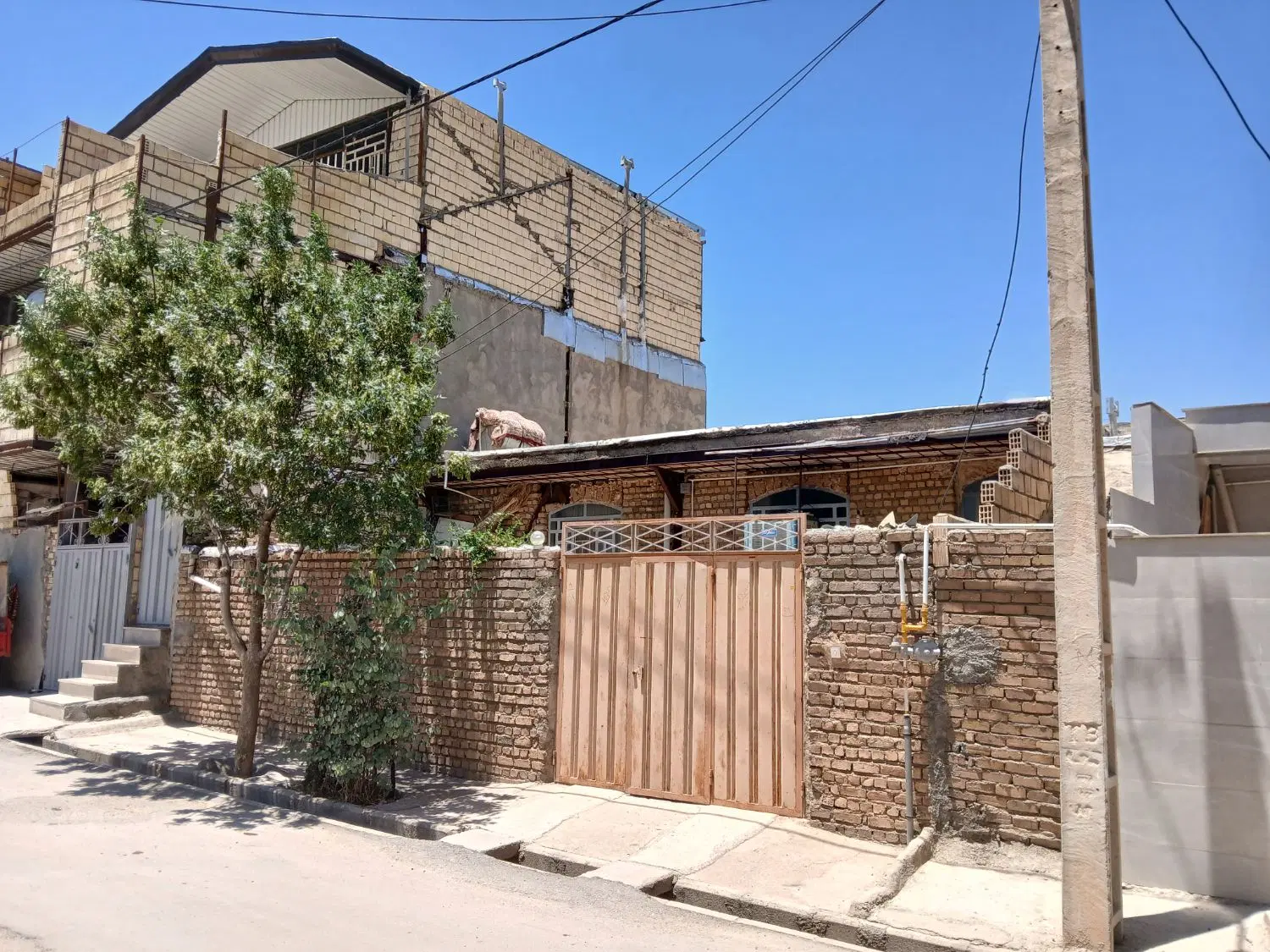 ساختمان ویلایی ۱۲۵ متر شناژ اسکلت قلعه سنگی