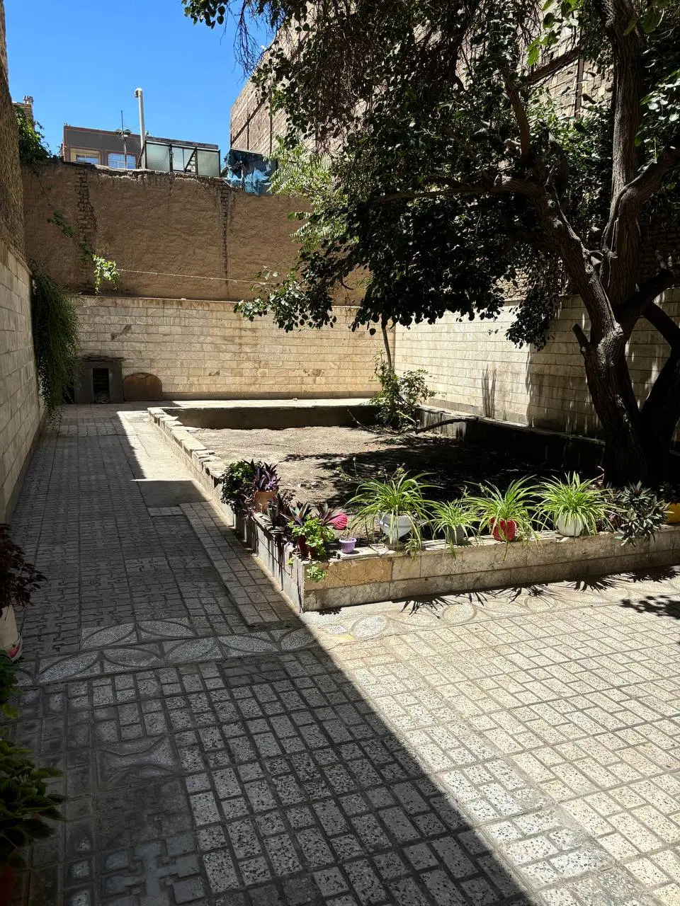 ویلایی با سه واحد مستقل امام زمان طوس ۷۰
