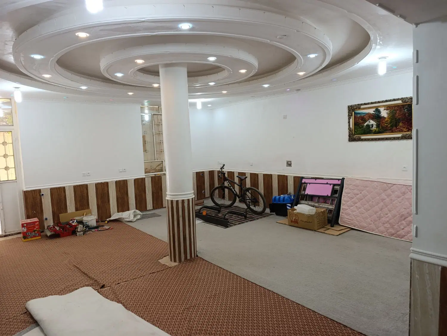 تلخسرو خیابان دکترحسابی طبقه 1