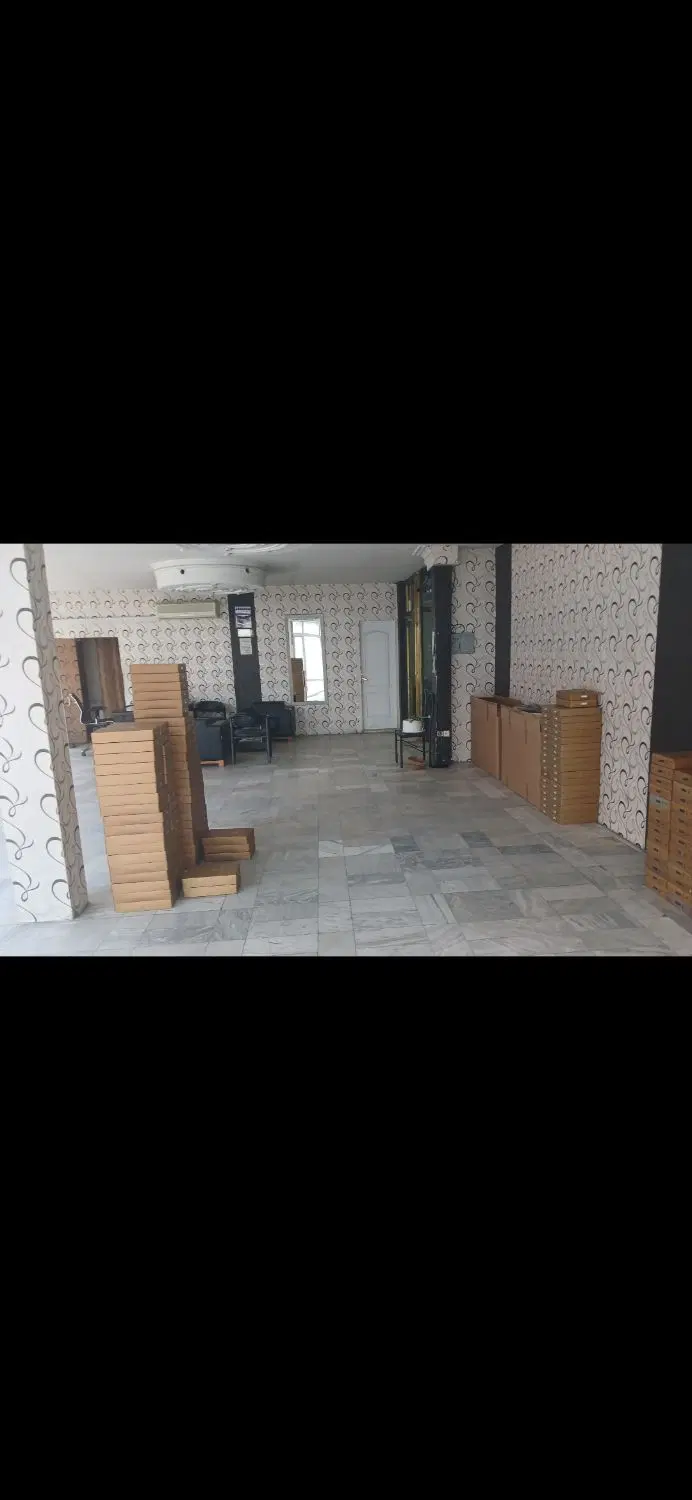 ۹۵ متر طبقه۲ باآسانسور سند تجاری بر ولیعصر