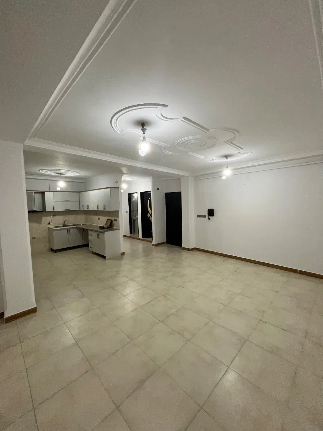 اجاره آپارتمان ۳طبقه 110متر یکجا رشت فلکه گاز