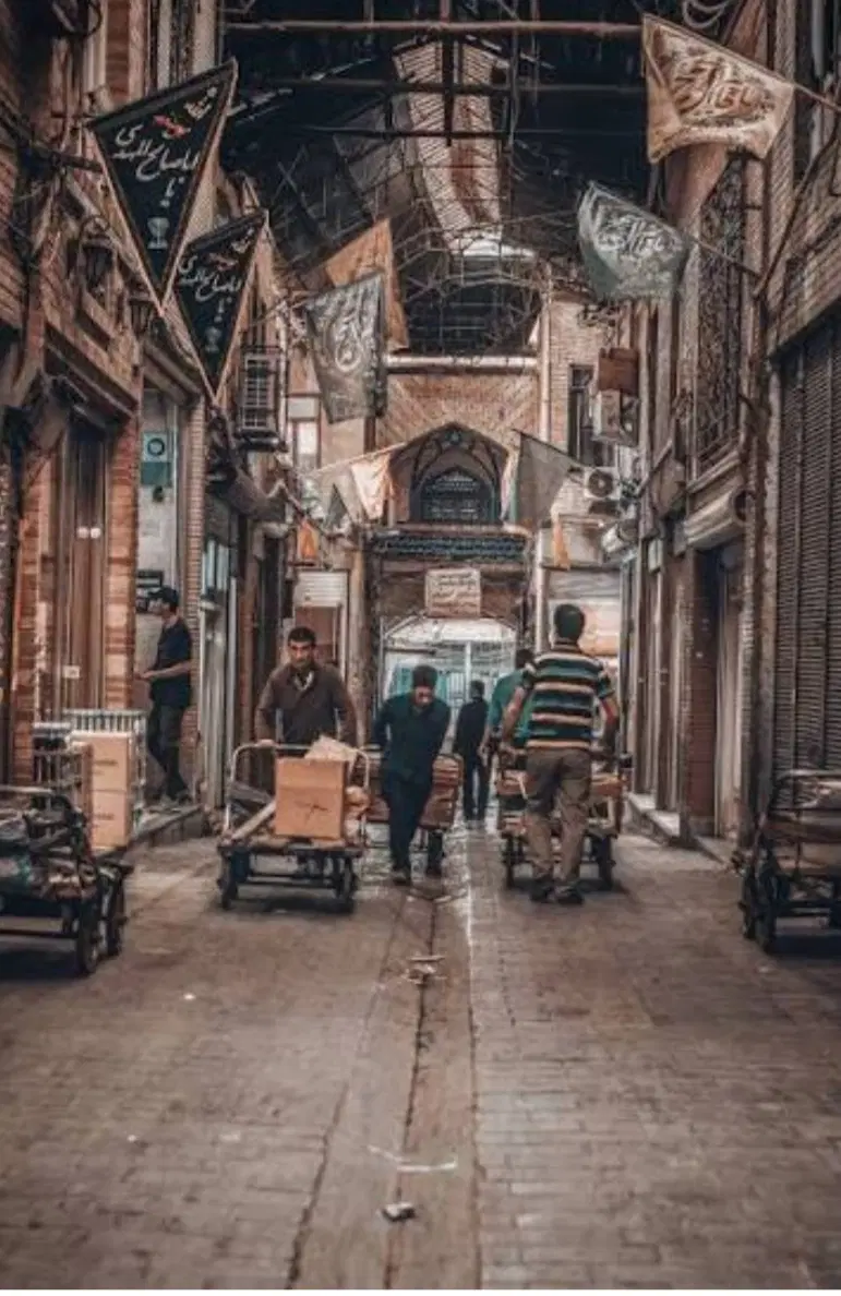 مغازه بازار تهران۲۸مترزمین۱۱۲متربنا(ملکیت سرقفلی)