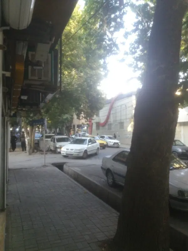 طبقه بالا جلو خیابان مطهری