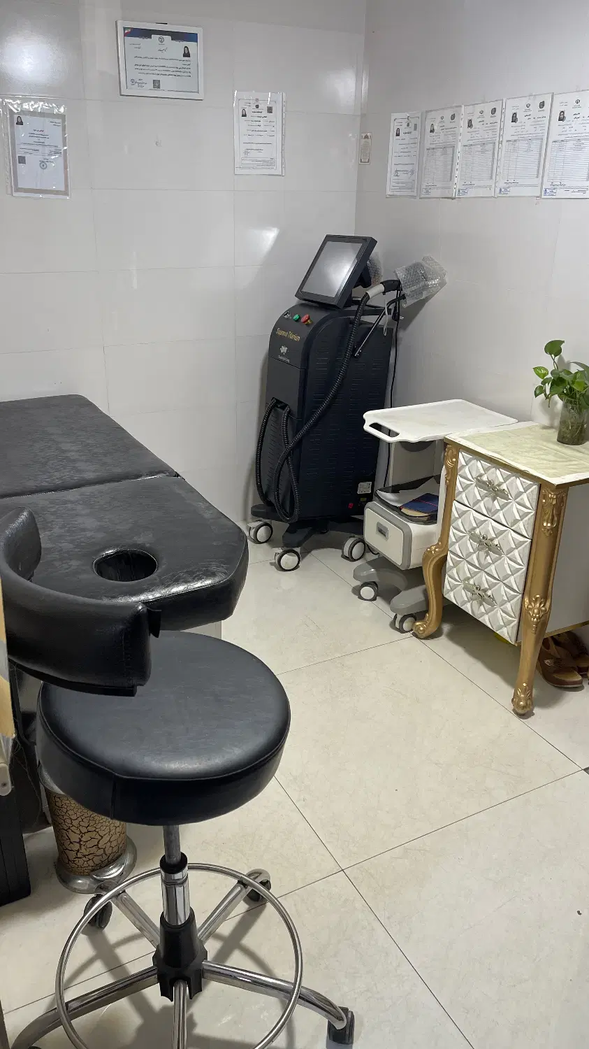 اجاره صندلی ناخنکار و تخت فشیال و مژه