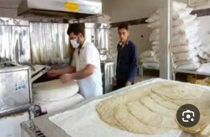 نانوایی لواش در جای شلوغ