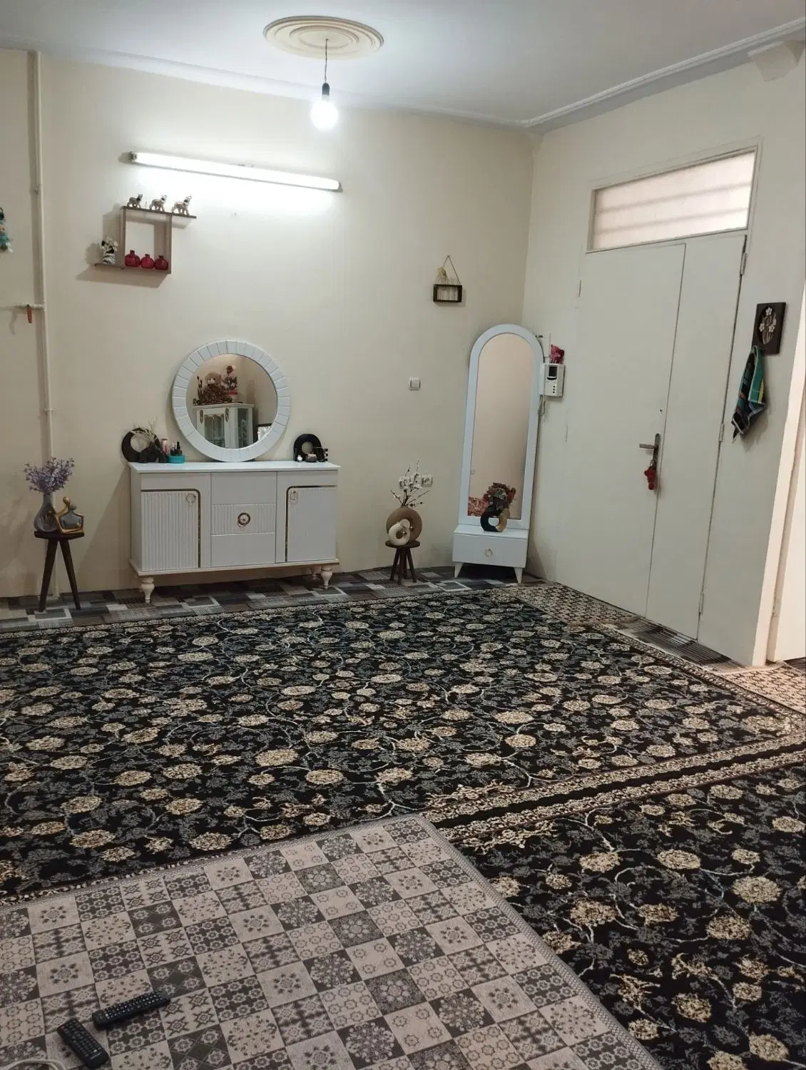 آپارتمان ۳ طبقه  طبقه دوم