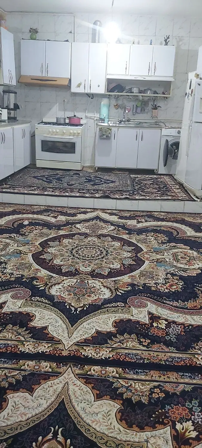 خانه ۲طبقه با ۶۰مترزیرزمینی سفیدهای شده
